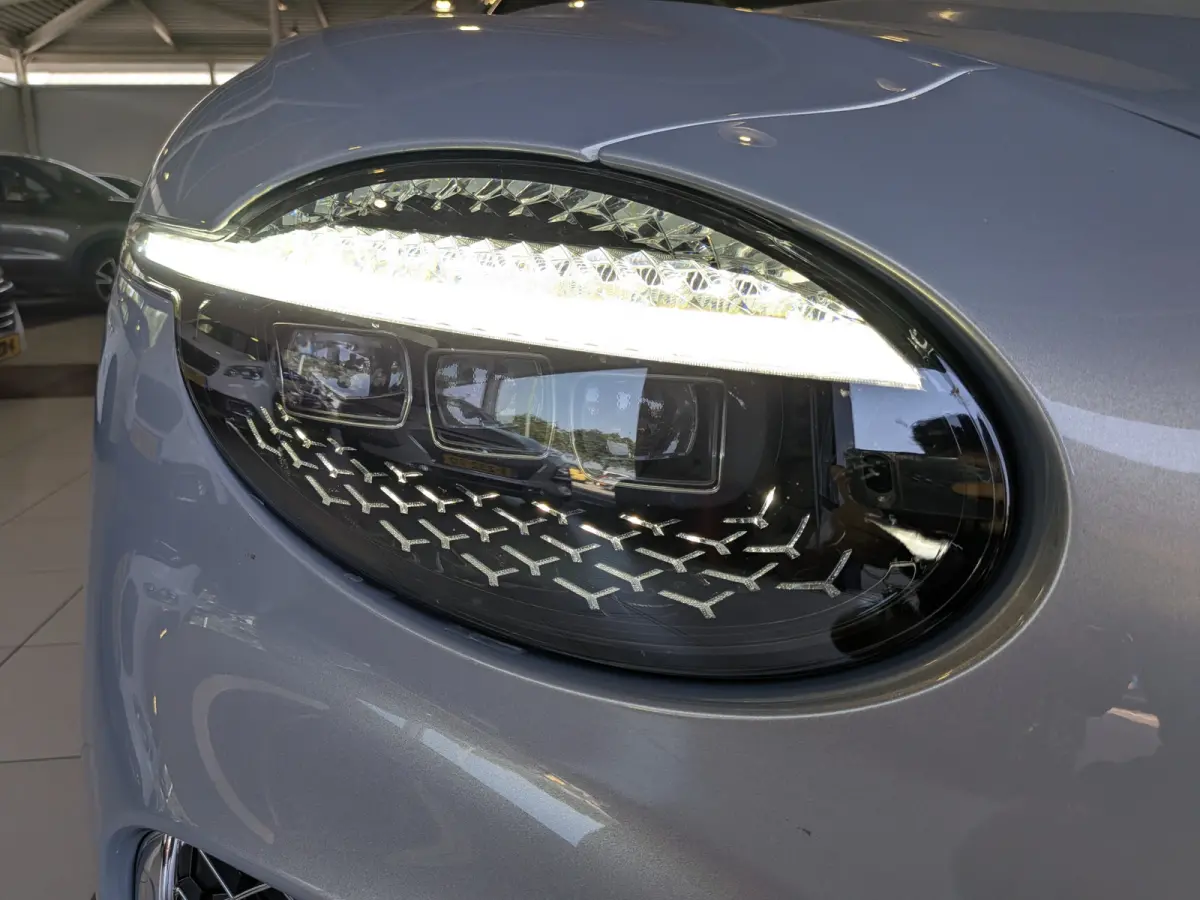 4.0 V8 Hybrid Mulliner First 1 Edition