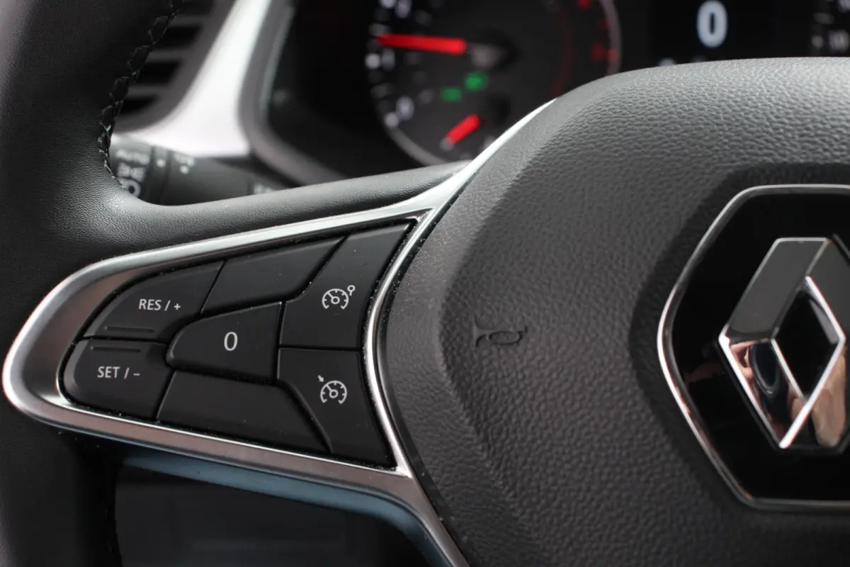 1.0 TCe 100 Zen Navigatie Cruise Control Lane Assist Stoelverwarming Parkeersensoren Spiegel Pakket
