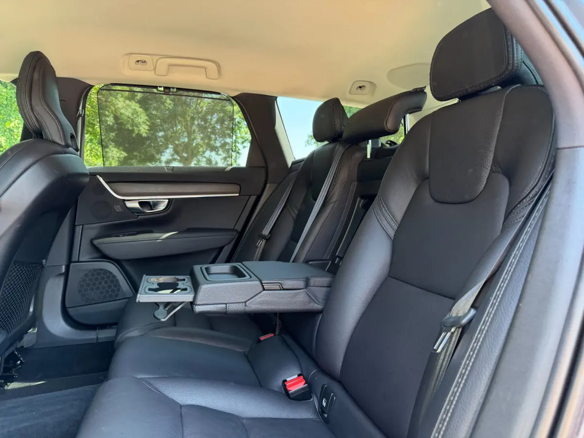 2.0 T5 AWD PRO 250PK Cross Country, Trekhaak 2400kg, BLISS, Pilot Assist, CarPlay