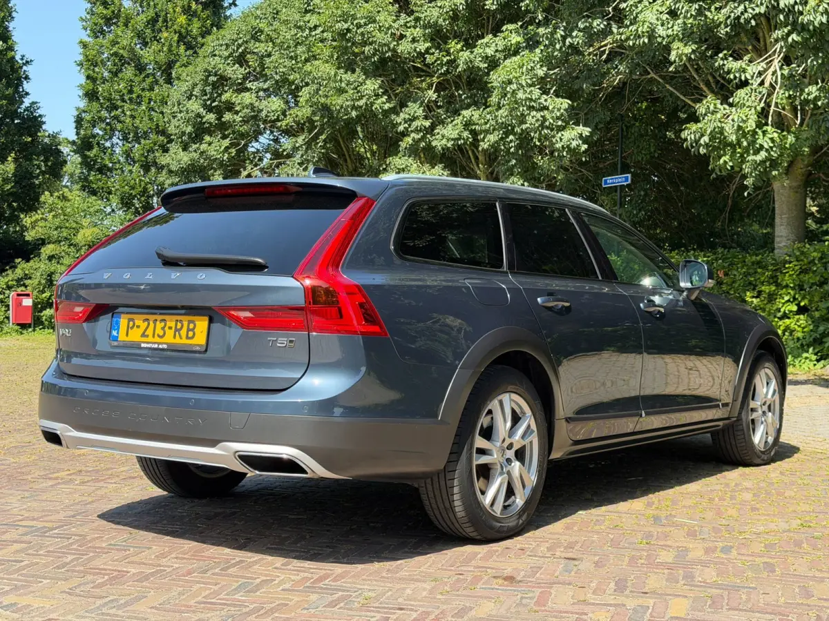 2.0 T5 AWD PRO 250PK Cross Country, Trekhaak 2400kg, BLISS, Pilot Assist, CarPlay