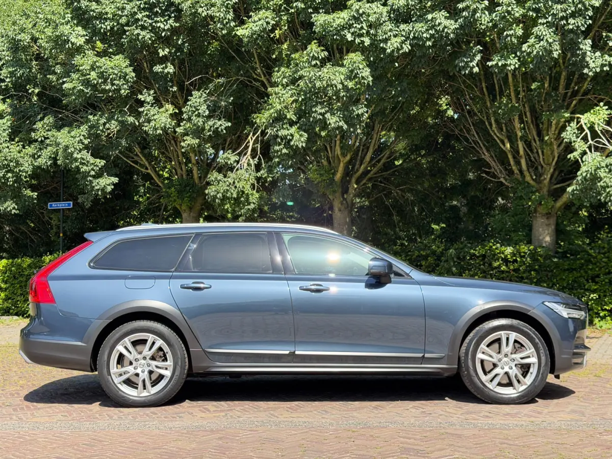 2.0 T5 AWD PRO 250PK Cross Country, Trekhaak 2400kg, BLISS, Pilot Assist, CarPlay