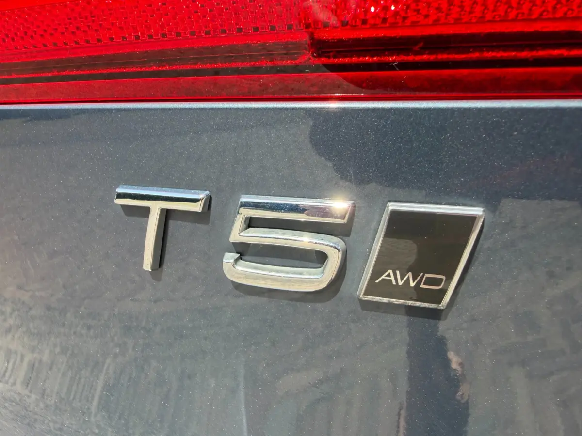 2.0 T5 AWD PRO 250PK Cross Country, Trekhaak 2400kg, BLISS, Pilot Assist, CarPlay