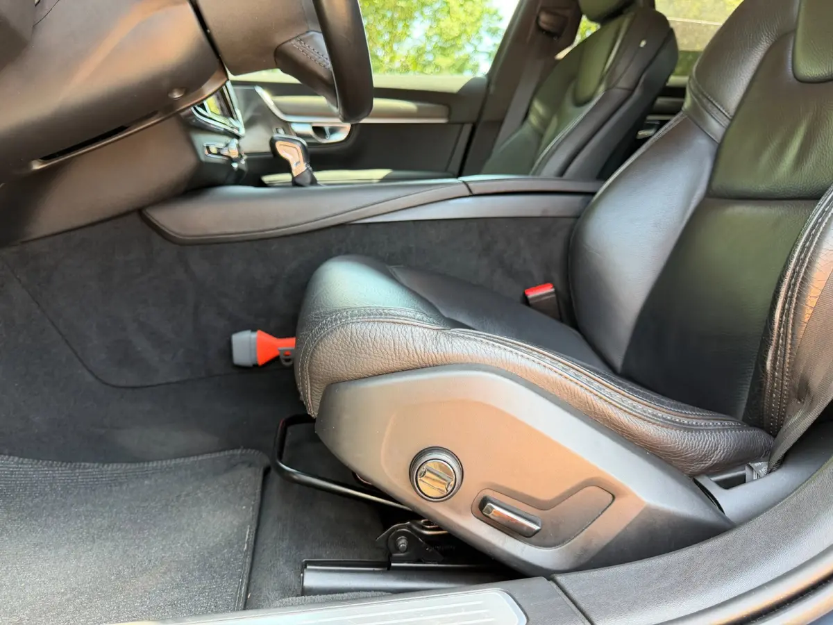2.0 T5 AWD PRO 250PK Cross Country, Trekhaak 2400kg, BLISS, Pilot Assist, CarPlay