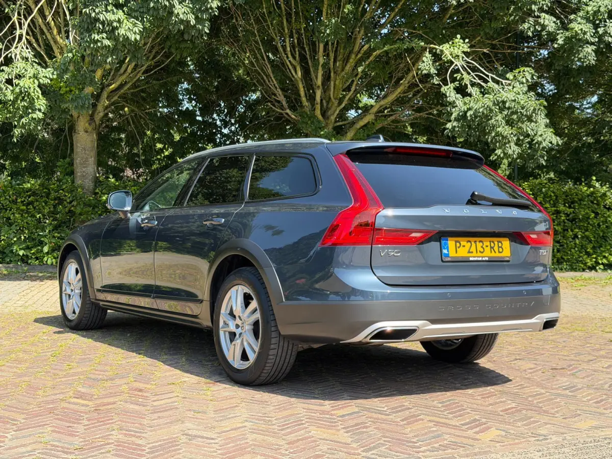 2.0 T5 AWD PRO 250PK Cross Country, Trekhaak 2400kg, BLISS, Pilot Assist, CarPlay