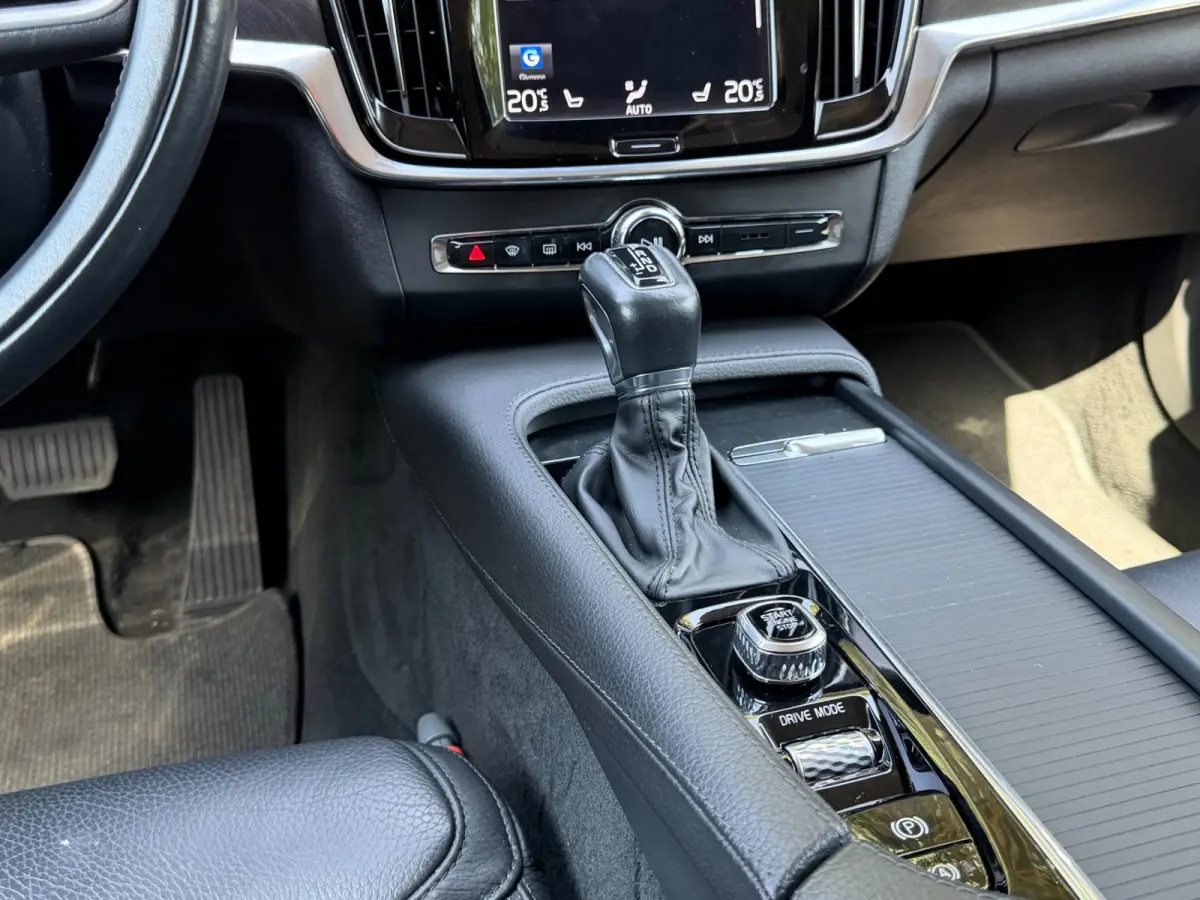 2.0 T5 AWD PRO 250PK Cross Country, Trekhaak 2400kg, BLISS, Pilot Assist, CarPlay