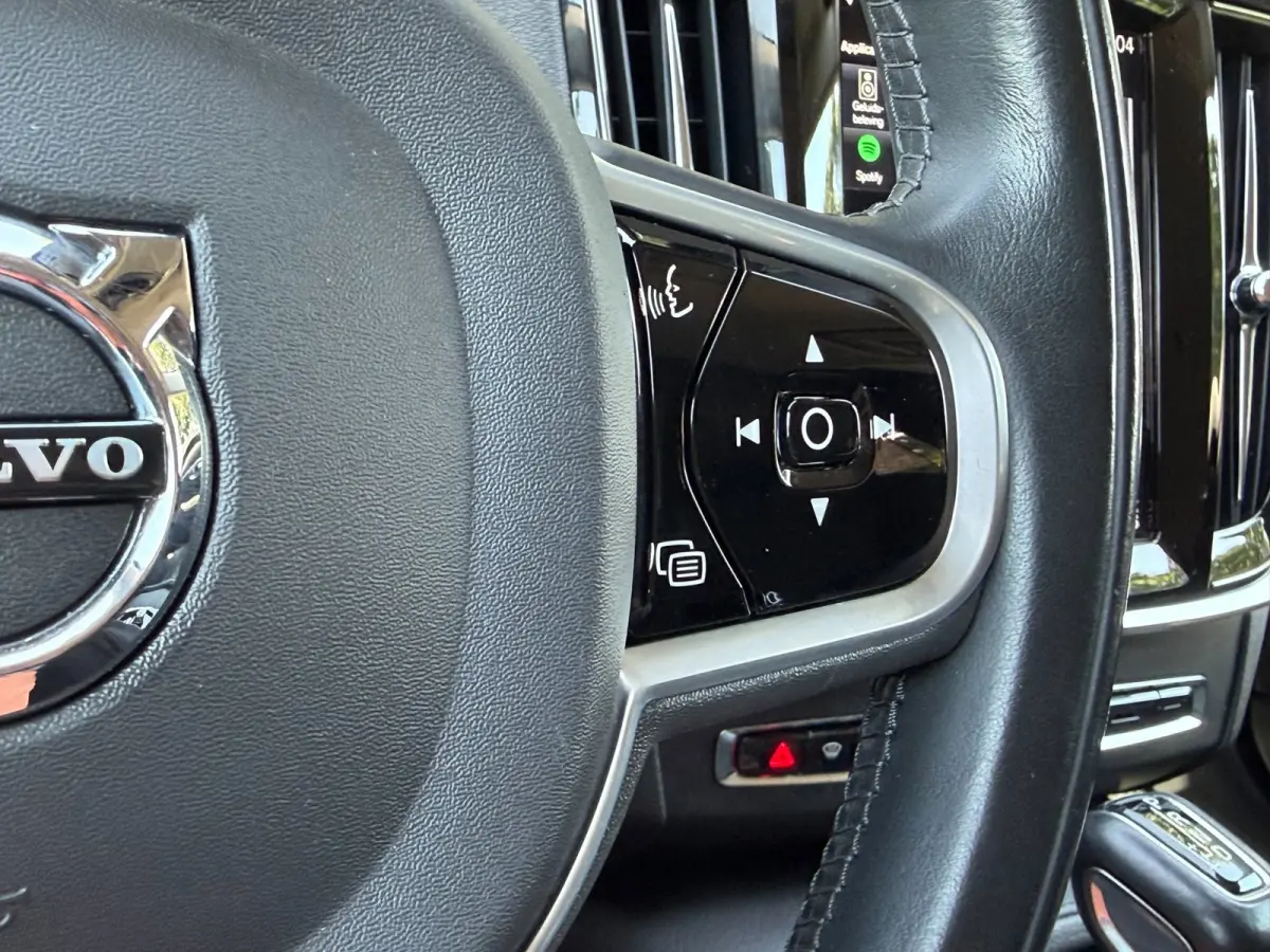 2.0 T5 AWD PRO 250PK Cross Country, Trekhaak 2400kg, BLISS, Pilot Assist, CarPlay