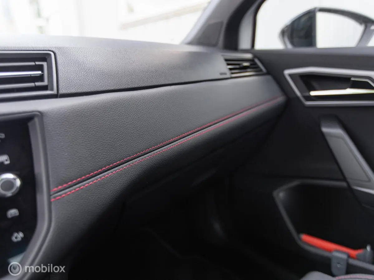 1.0 TSI FR Business Intense|Orig. NL|Handgeschakeld|Carplay|Camera|Led|Adapt. cruise|