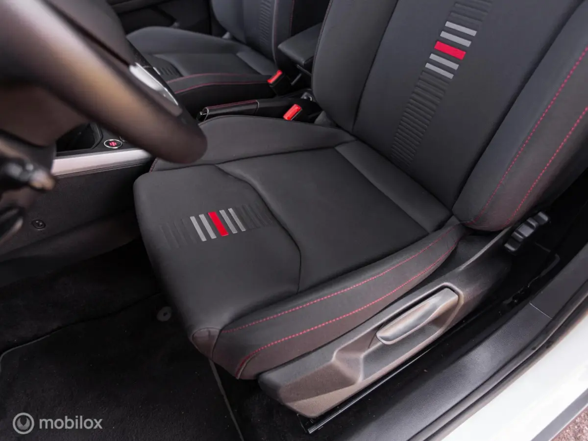 1.0 TSI FR Business Intense|Orig. NL|Handgeschakeld|Carplay|Camera|Led|Adapt. cruise|