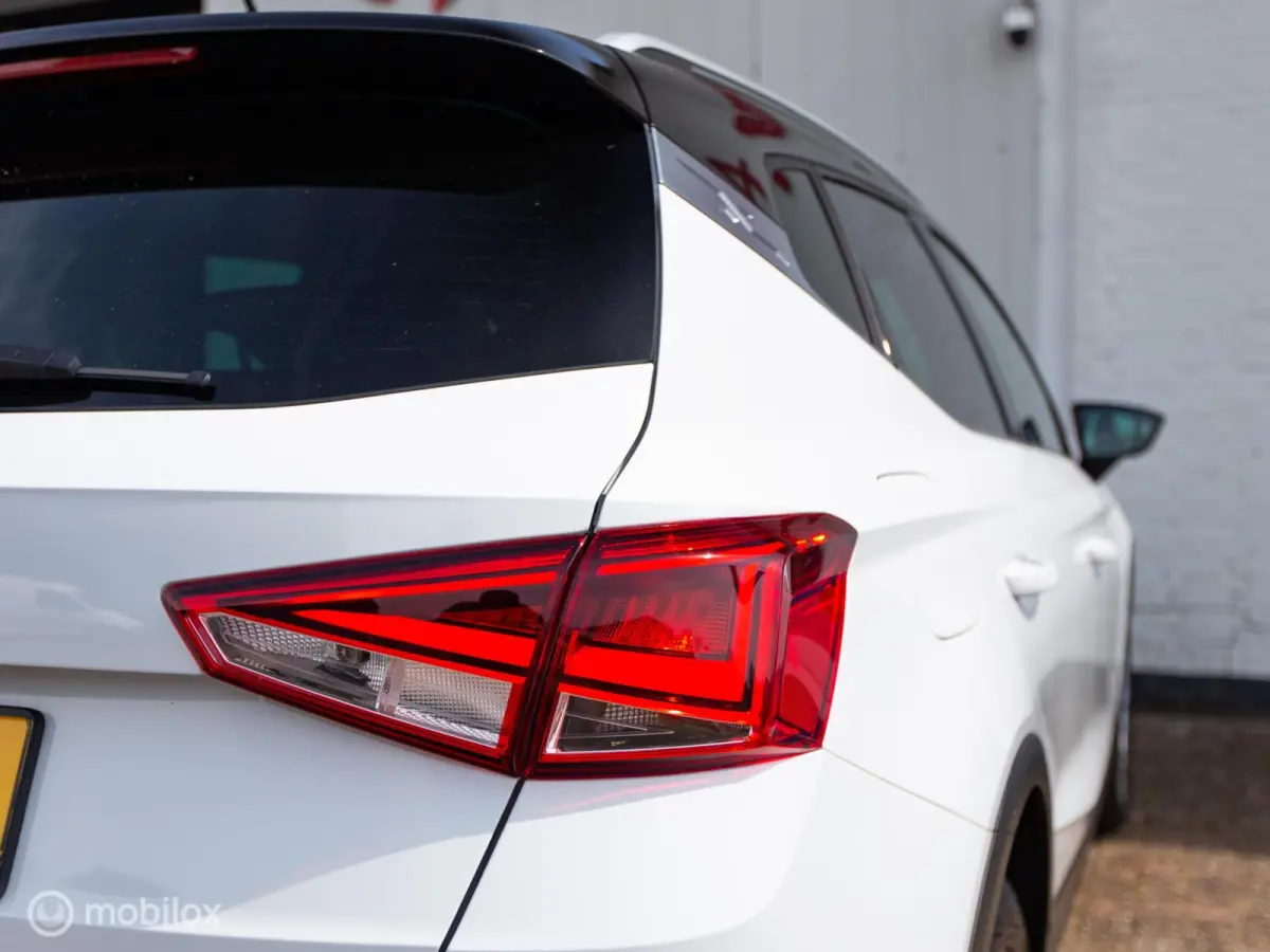 1.0 TSI FR Business Intense|Orig. NL|Handgeschakeld|Carplay|Camera|Led|Adapt. cruise|