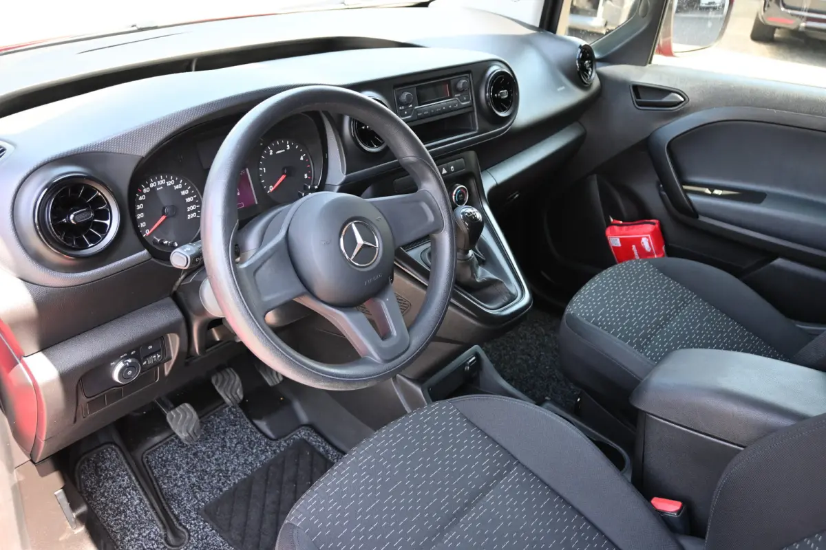 108 CDI L1 Base Airco, Trekhaak, Parkeersensoren