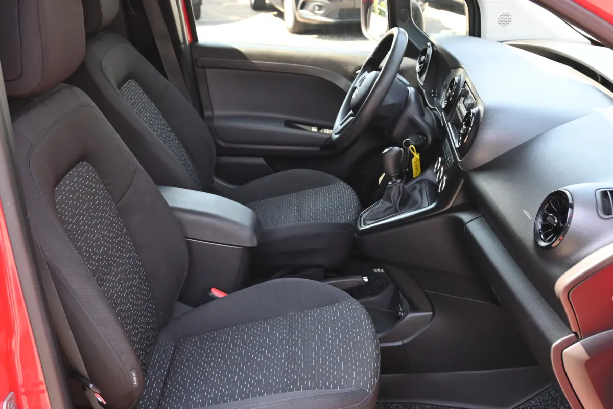 108 CDI L1 Base Airco, Trekhaak, Parkeersensoren