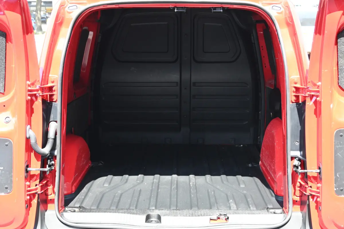 108 CDI L1 Base Airco, Trekhaak, Parkeersensoren