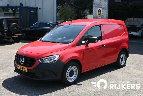108 CDI L1 Base Airco, Trekhaak, Parkeersensoren