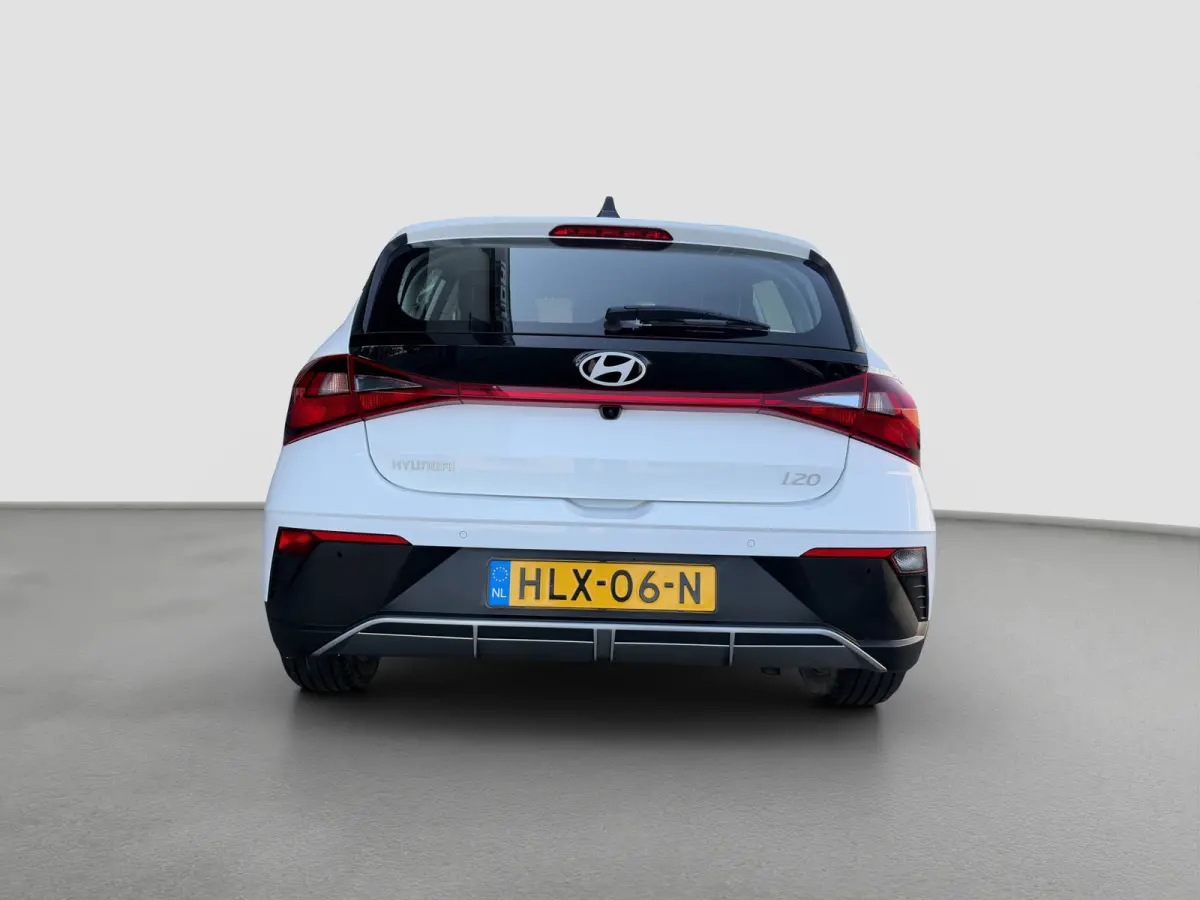 1.2 MPI 84pk Comfort | Airco | Camera | Carplay | Cruise control | Dodehoek detectie | Navigatie | Parkeersensoren | Digitaal cockpit | Lichtmetalen velgen