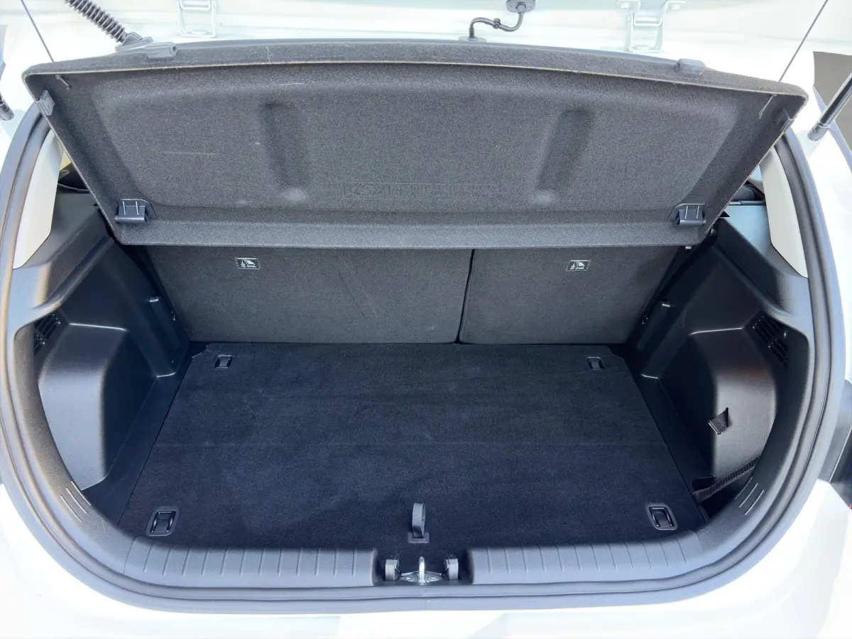 1.2 MPI 84pk Comfort | Airco | Camera | Carplay | Cruise control | Dodehoek detectie | Navigatie | Parkeersensoren | Digitaal cockpit | Lichtmetalen velgen