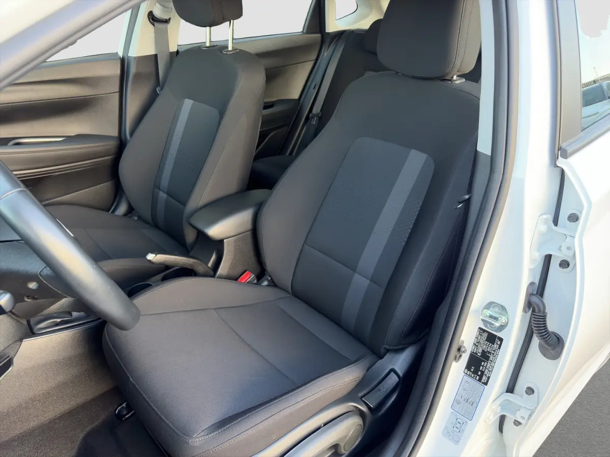 1.2 MPI 84pk Comfort | Airco | Camera | Carplay | Cruise control | Dodehoek detectie | Navigatie | Parkeersensoren | Digitaal cockpit | Lichtmetalen velgen