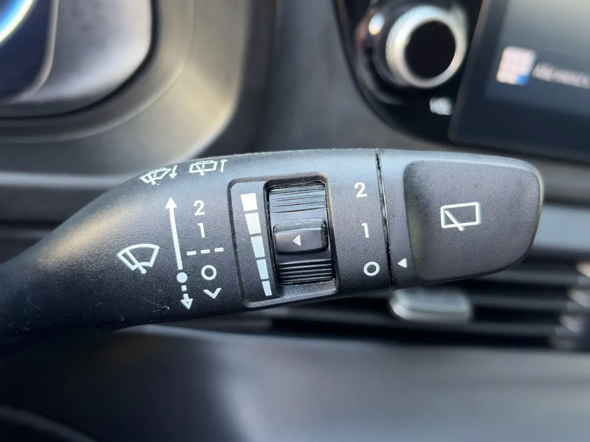 1.2 MPI 84pk Comfort | Airco | Camera | Carplay | Cruise control | Dodehoek detectie | Navigatie | Parkeersensoren | Digitaal cockpit | Lichtmetalen velgen