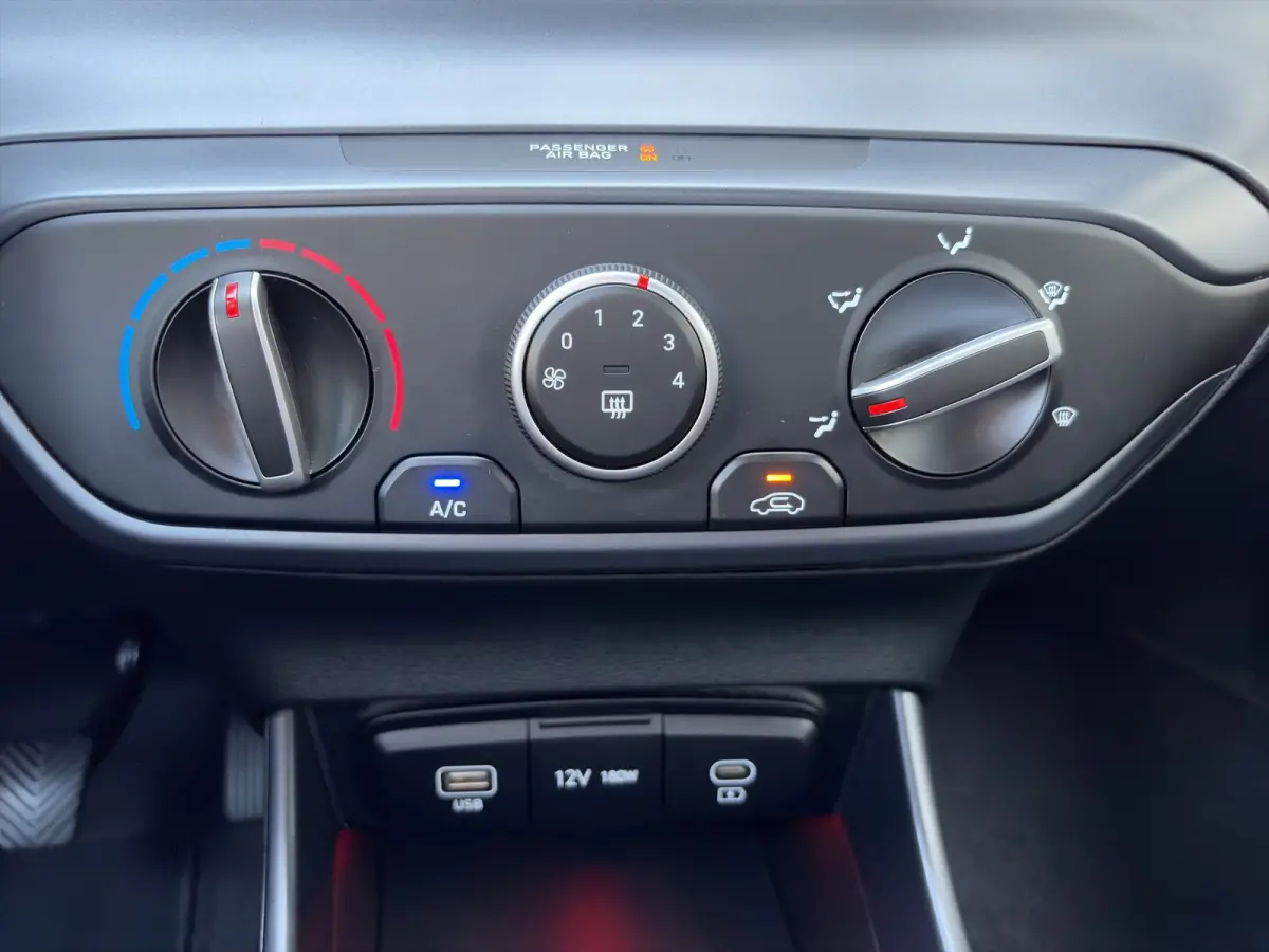 1.2 MPI 84pk Comfort | Airco | Camera | Carplay | Cruise control | Dodehoek detectie | Navigatie | Parkeersensoren | Digitaal cockpit | Lichtmetalen velgen