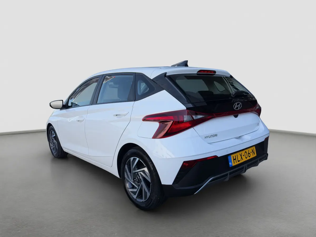 1.2 MPI 84pk Comfort | Airco | Camera | Carplay | Cruise control | Dodehoek detectie | Navigatie | Parkeersensoren | Digitaal cockpit | Lichtmetalen velgen