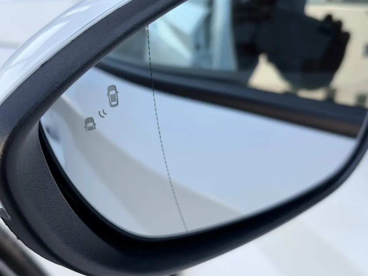 1.2 MPI 84pk Comfort | Airco | Camera | Carplay | Cruise control | Dodehoek detectie | Navigatie | Parkeersensoren | Digitaal cockpit | Lichtmetalen velgen