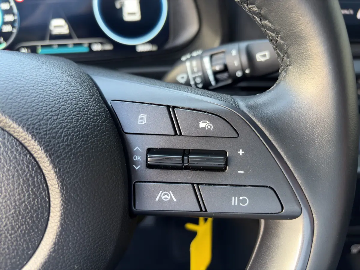 1.2 MPI 84pk Comfort | Airco | Camera | Carplay | Cruise control | Dodehoek detectie | Navigatie | Parkeersensoren | Digitaal cockpit | Lichtmetalen velgen