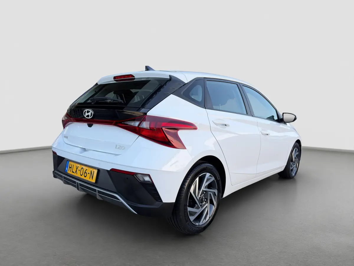 1.2 MPI 84pk Comfort | Airco | Camera | Carplay | Cruise control | Dodehoek detectie | Navigatie | Parkeersensoren | Digitaal cockpit | Lichtmetalen velgen