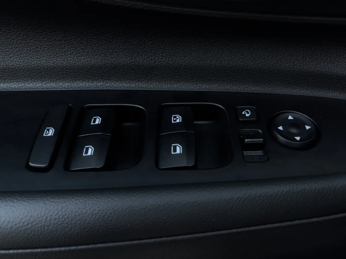 1.2 MPI 84pk Comfort | Airco | Camera | Carplay | Cruise control | Dodehoek detectie | Navigatie | Parkeersensoren | Digitaal cockpit | Lichtmetalen velgen