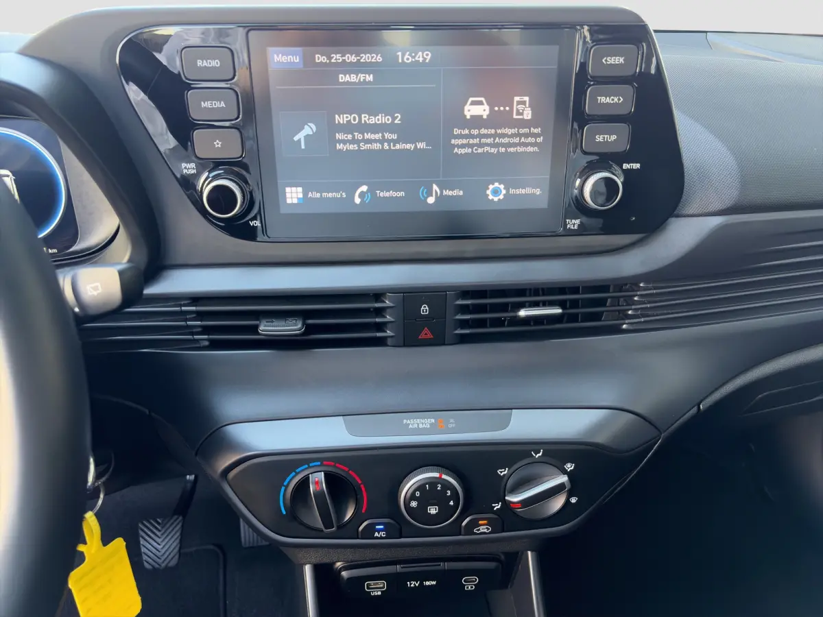 1.2 MPI 84pk Comfort | Airco | Camera | Carplay | Cruise control | Dodehoek detectie | Navigatie | Parkeersensoren | Digitaal cockpit | Lichtmetalen velgen