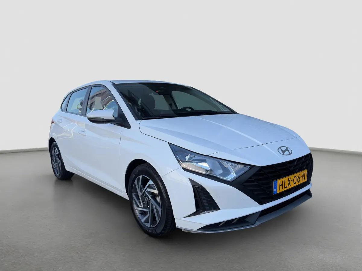 1.2 MPI 84pk Comfort | Airco | Camera | Carplay | Cruise control | Dodehoek detectie | Navigatie | Parkeersensoren | Digitaal cockpit | Lichtmetalen velgen