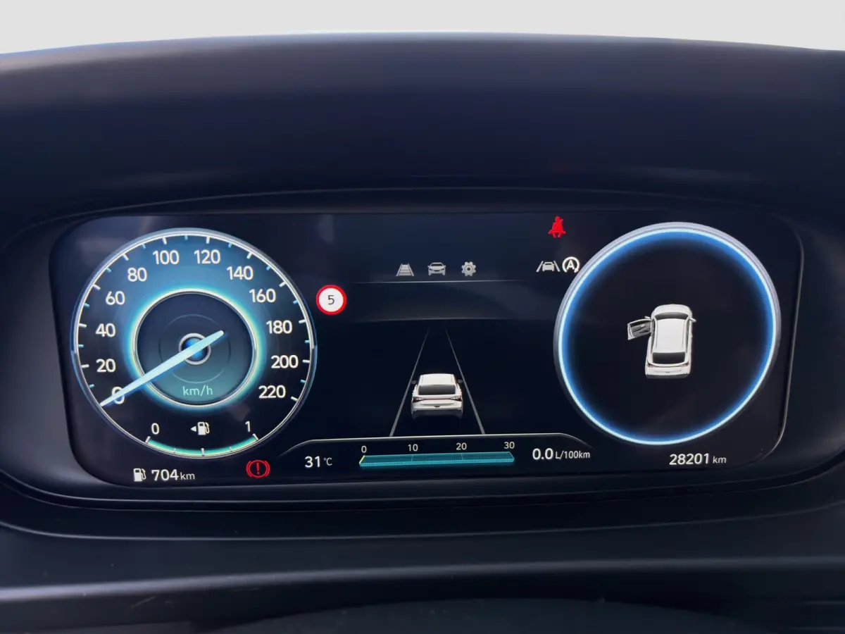 1.2 MPI 84pk Comfort | Airco | Camera | Carplay | Cruise control | Dodehoek detectie | Navigatie | Parkeersensoren | Digitaal cockpit | Lichtmetalen velgen