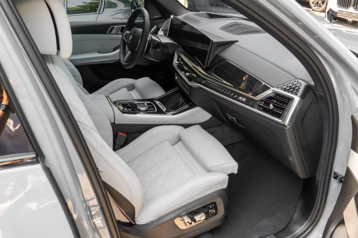 xDrive50e M-SPORT Pro ** LED, GRAU LEDER, NAVI+, PANORAMA, TREKH, 22-invh LMV, LUCHT ** Ex BMW - UNFALLFREI ** ** INFORMEER OOK NAAR ONZE AANTREKKELIJKE FINANCIAL-LEASE TARIEVEN **
