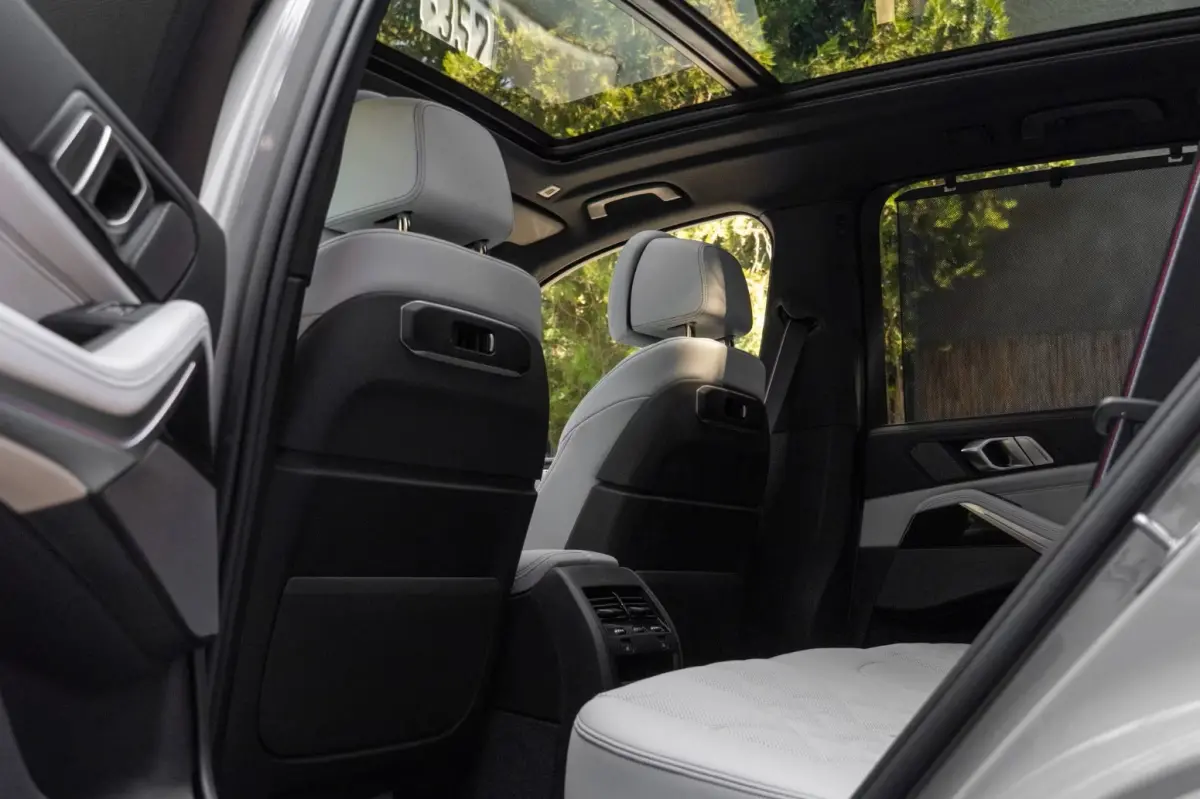 xDrive50e M-SPORT Pro ** LED, GRAU LEDER, NAVI+, PANORAMA, TREKH, 22-invh LMV, LUCHT ** Ex BMW - UNFALLFREI ** ** INFORMEER OOK NAAR ONZE AANTREKKELIJKE FINANCIAL-LEASE TARIEVEN **