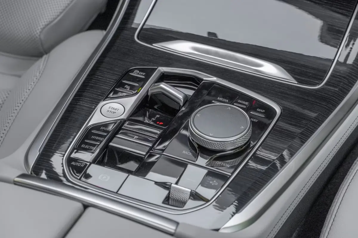 xDrive50e M-SPORT Pro ** LED, GRAU LEDER, NAVI+, PANORAMA, TREKH, 22-invh LMV, LUCHT ** Ex BMW - UNFALLFREI ** ** INFORMEER OOK NAAR ONZE AANTREKKELIJKE FINANCIAL-LEASE TARIEVEN **