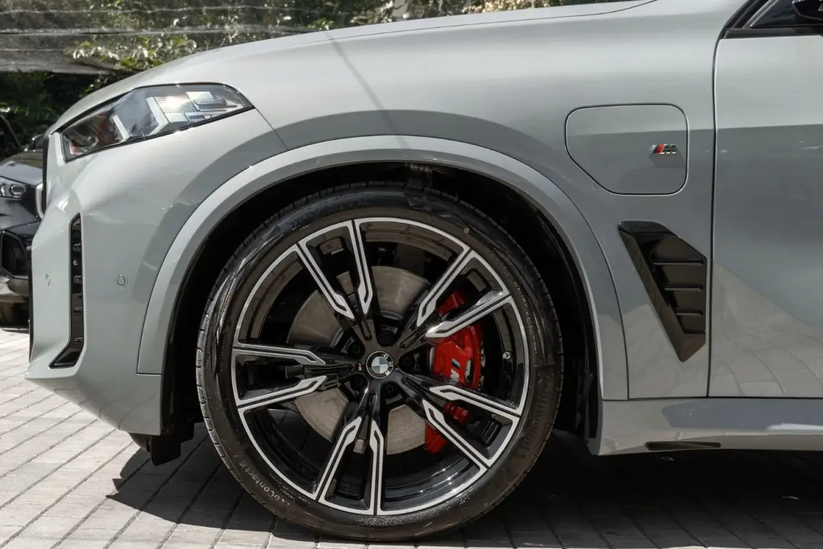 xDrive50e M-SPORT Pro ** LED, GRAU LEDER, NAVI+, PANORAMA, TREKH, 22-invh LMV, LUCHT ** Ex BMW - UNFALLFREI ** ** INFORMEER OOK NAAR ONZE AANTREKKELIJKE FINANCIAL-LEASE TARIEVEN **