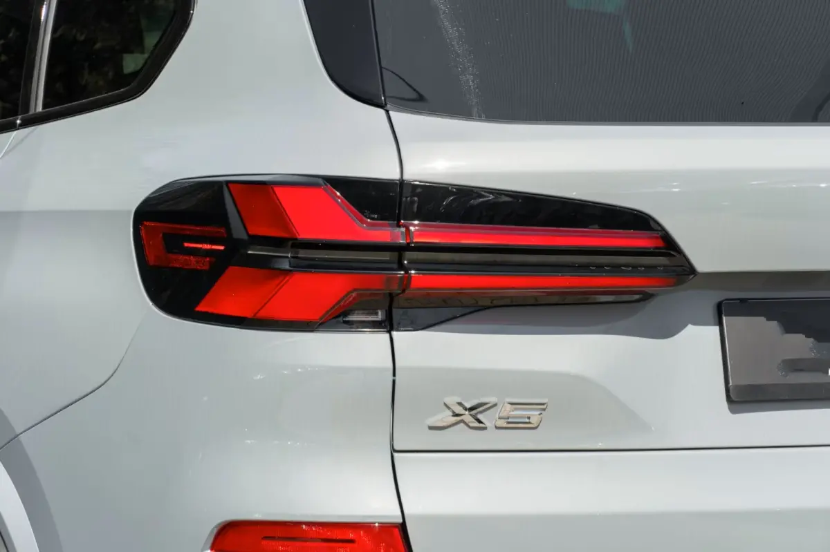 xDrive50e M-SPORT Pro ** LED, GRAU LEDER, NAVI+, PANORAMA, TREKH, 22-invh LMV, LUCHT ** Ex BMW - UNFALLFREI ** ** INFORMEER OOK NAAR ONZE AANTREKKELIJKE FINANCIAL-LEASE TARIEVEN **