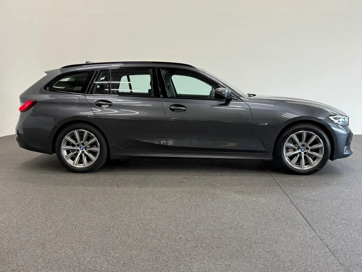 330e Sportline Automaat 292pk Airco Navi Carplay PDC VA Adaptive Cruise Control Stoel/Stuurwielverwarming Full LED BMW HiFi