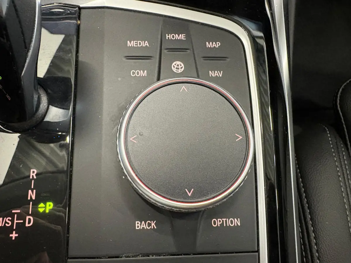 330e Sportline Automaat 292pk Airco Navi Carplay PDC VA Adaptive Cruise Control Stoel/Stuurwielverwarming Full LED BMW HiFi