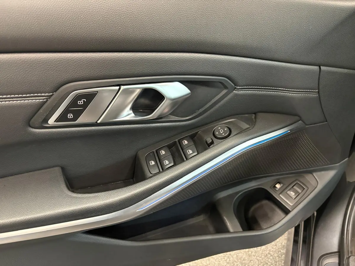 330e Sportline Automaat 292pk Airco Navi Carplay PDC VA Adaptive Cruise Control Stoel/Stuurwielverwarming Full LED BMW HiFi