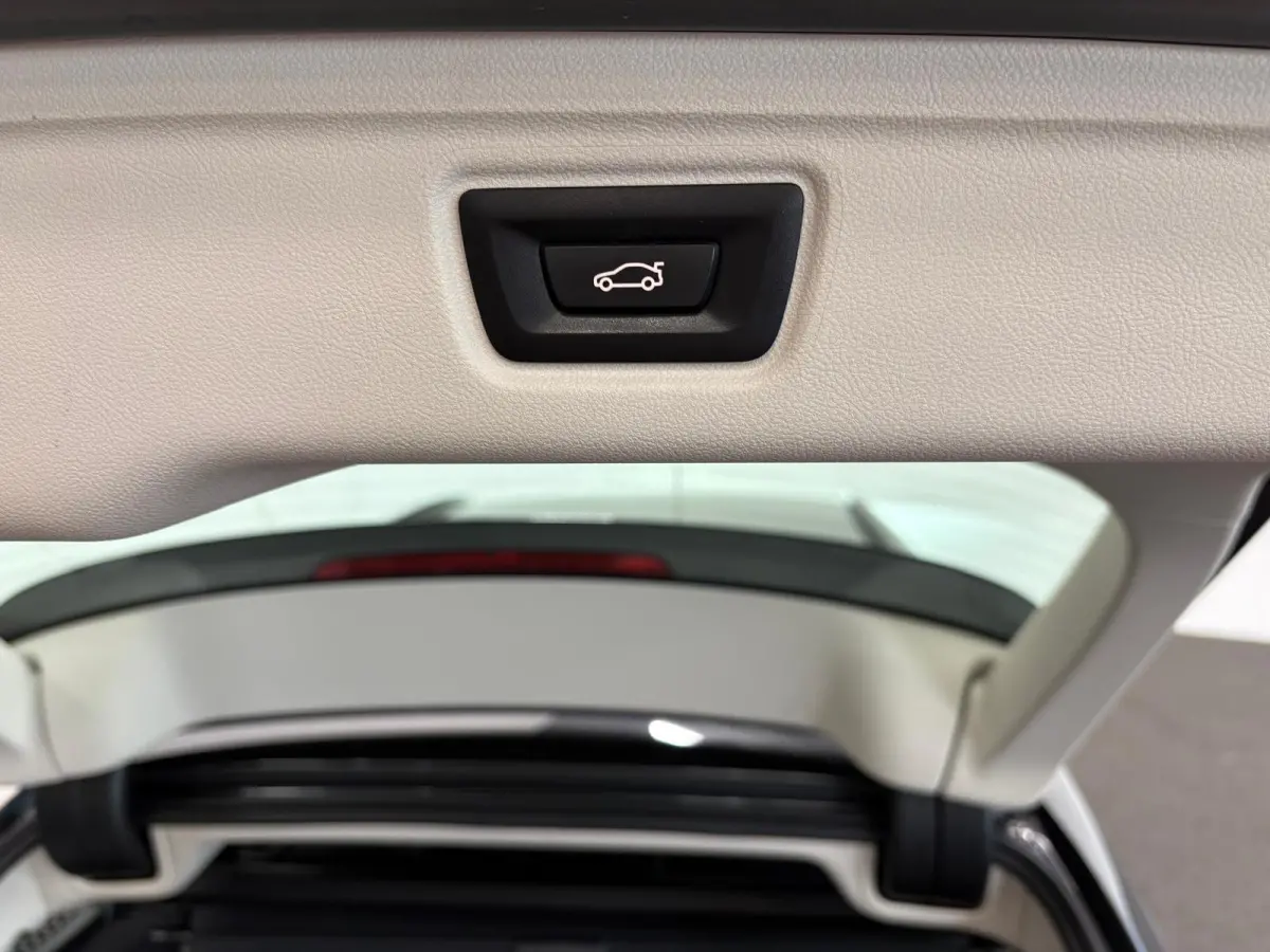 330e Sportline Automaat 292pk Airco Navi Carplay PDC VA Adaptive Cruise Control Stoel/Stuurwielverwarming Full LED BMW HiFi