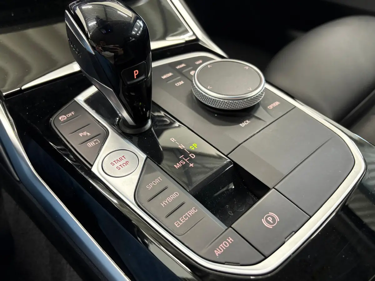 330e Sportline Automaat 292pk Airco Navi Carplay PDC VA Adaptive Cruise Control Stoel/Stuurwielverwarming Full LED BMW HiFi