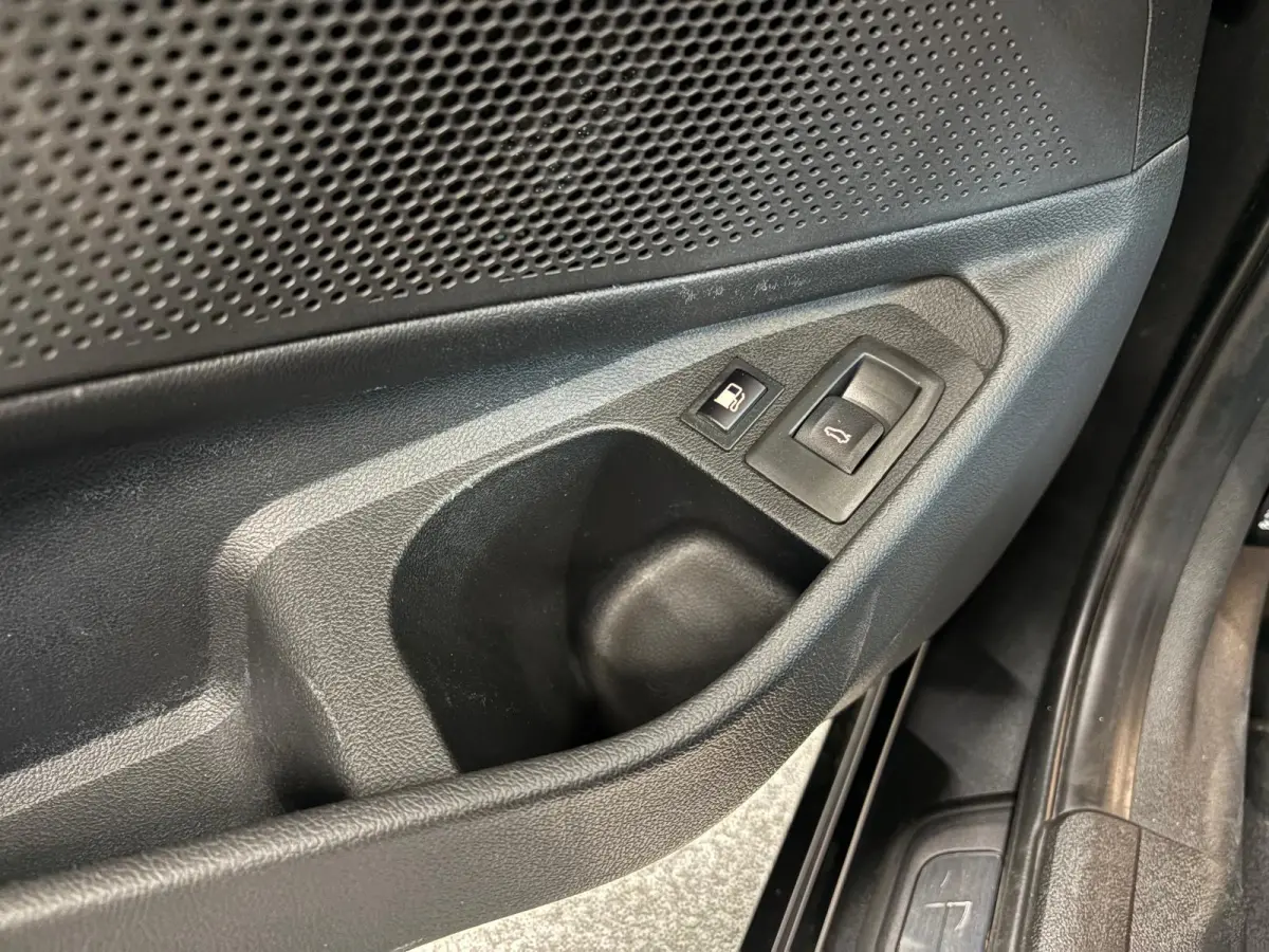 330e Sportline Automaat 292pk Airco Navi Carplay PDC VA Adaptive Cruise Control Stoel/Stuurwielverwarming Full LED BMW HiFi