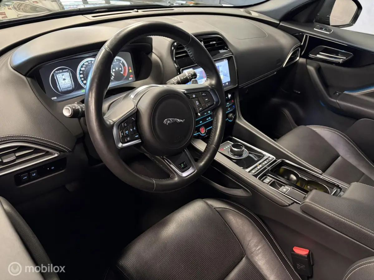 2.0 R-Sport AWD LED / LEDER / MERIDIAN / PDC / NAVI / CRUISE /