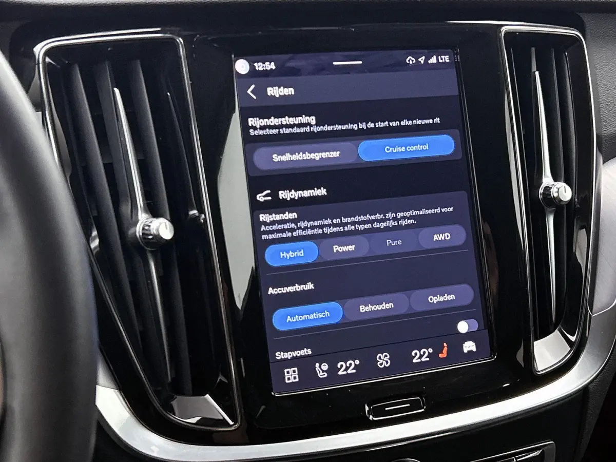 T6 PHEV 4x4 Core Aut. | STOELVERWARMING | STUURVERWARMING | ACHTERUITRIJCAMERA | APPLE CARPLAY | NAVIGATIE |