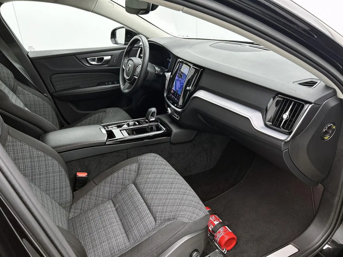 T6 PHEV 4x4 Core Aut. | STOELVERWARMING | STUURVERWARMING | ACHTERUITRIJCAMERA | APPLE CARPLAY | NAVIGATIE |