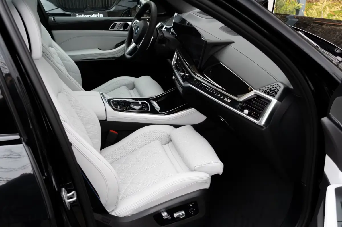 xDrive50e M-SPORT Pro ** LED, GRAU LEDER, NAVI+, PANO, DR.ASS+, TREKH, 22-invh LMV, LUCHT ** Ex BMW - UNFALLFREI ** ** INFORMEER OOK NAAR ONZE AANTREKKELIJKE FINANCIAL-LEASE TARIEVEN **