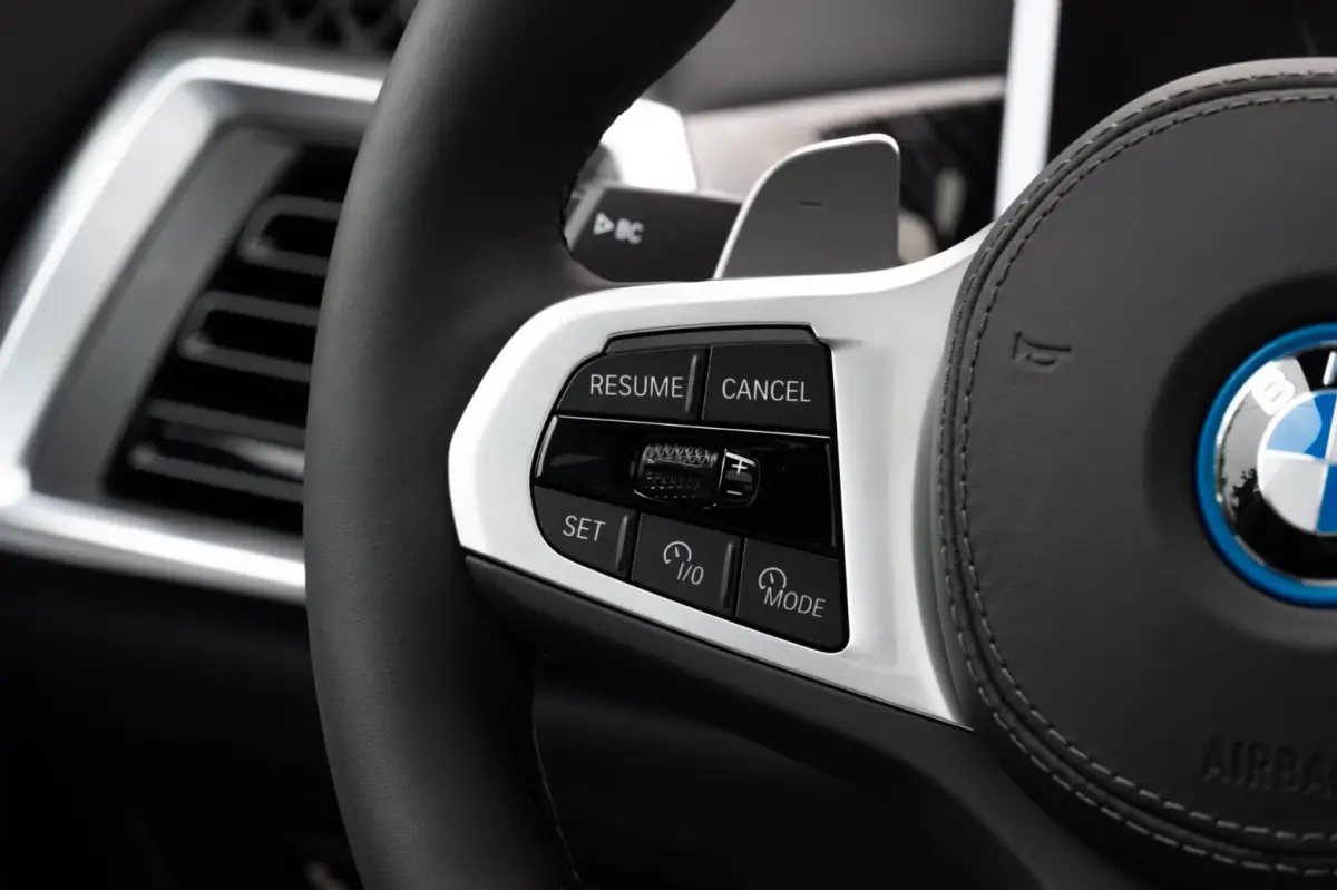 xDrive50e M-SPORT Pro ** LED, GRAU LEDER, NAVI+, PANO, DR.ASS+, TREKH, 22-invh LMV, LUCHT ** Ex BMW - UNFALLFREI ** ** INFORMEER OOK NAAR ONZE AANTREKKELIJKE FINANCIAL-LEASE TARIEVEN **