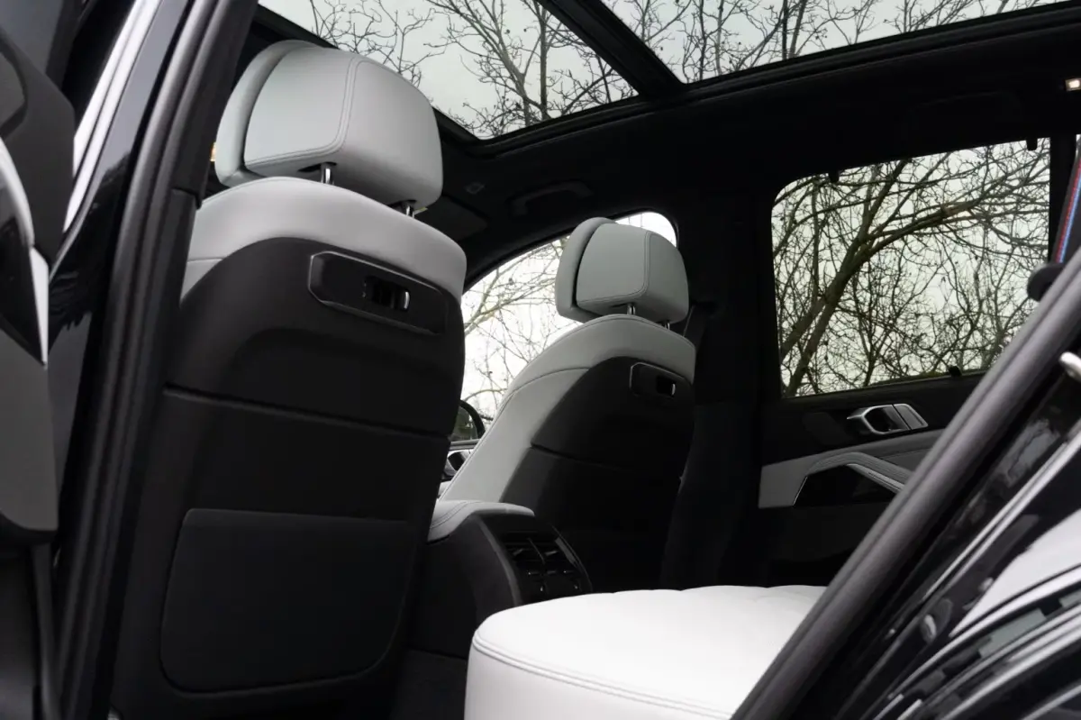 xDrive50e M-SPORT Pro ** LED, GRAU LEDER, NAVI+, PANO, DR.ASS+, TREKH, 22-invh LMV, LUCHT ** Ex BMW - UNFALLFREI ** ** INFORMEER OOK NAAR ONZE AANTREKKELIJKE FINANCIAL-LEASE TARIEVEN **