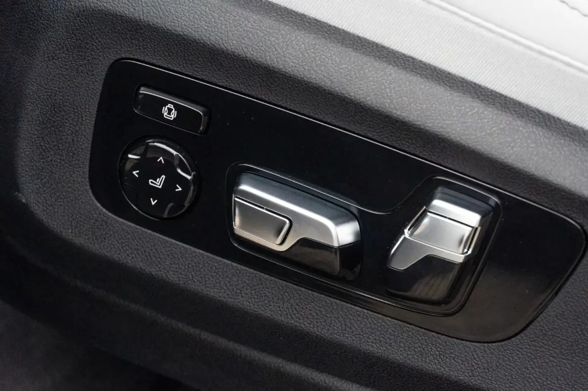 xDrive50e M-SPORT Pro ** LED, GRAU LEDER, NAVI+, PANO, DR.ASS+, TREKH, 22-invh LMV, LUCHT ** Ex BMW - UNFALLFREI ** ** INFORMEER OOK NAAR ONZE AANTREKKELIJKE FINANCIAL-LEASE TARIEVEN **