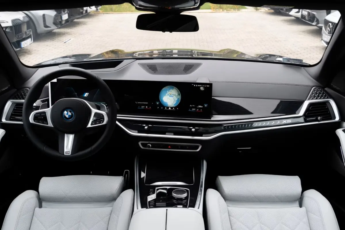 xDrive50e M-SPORT Pro ** LED, GRAU LEDER, NAVI+, PANO, DR.ASS+, TREKH, 22-invh LMV, LUCHT ** Ex BMW - UNFALLFREI ** ** INFORMEER OOK NAAR ONZE AANTREKKELIJKE FINANCIAL-LEASE TARIEVEN **