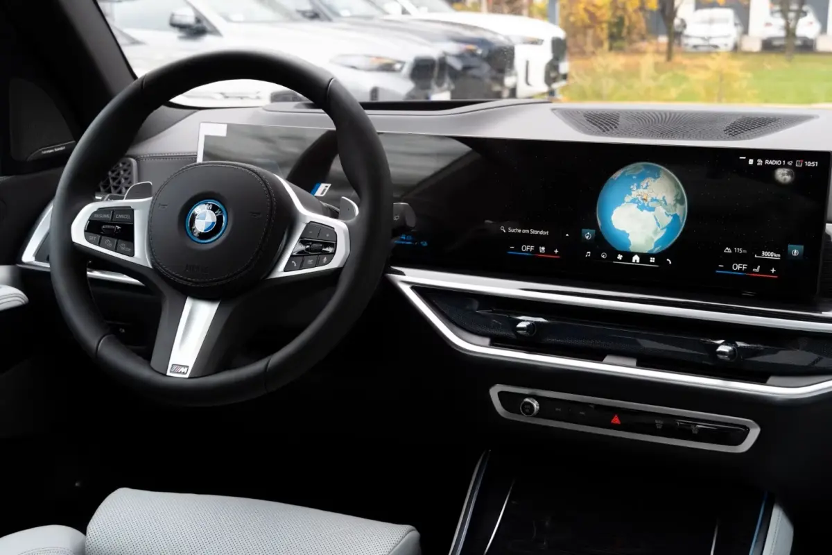 xDrive50e M-SPORT Pro ** LED, GRAU LEDER, NAVI+, PANO, DR.ASS+, TREKH, 22-invh LMV, LUCHT ** Ex BMW - UNFALLFREI ** ** INFORMEER OOK NAAR ONZE AANTREKKELIJKE FINANCIAL-LEASE TARIEVEN **